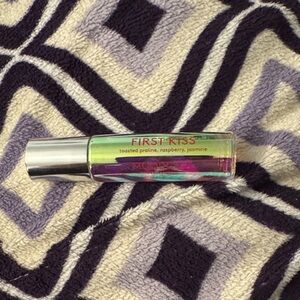 Pura moodcast first kiss rollerball